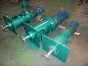 Mixing device for petrochemical industry